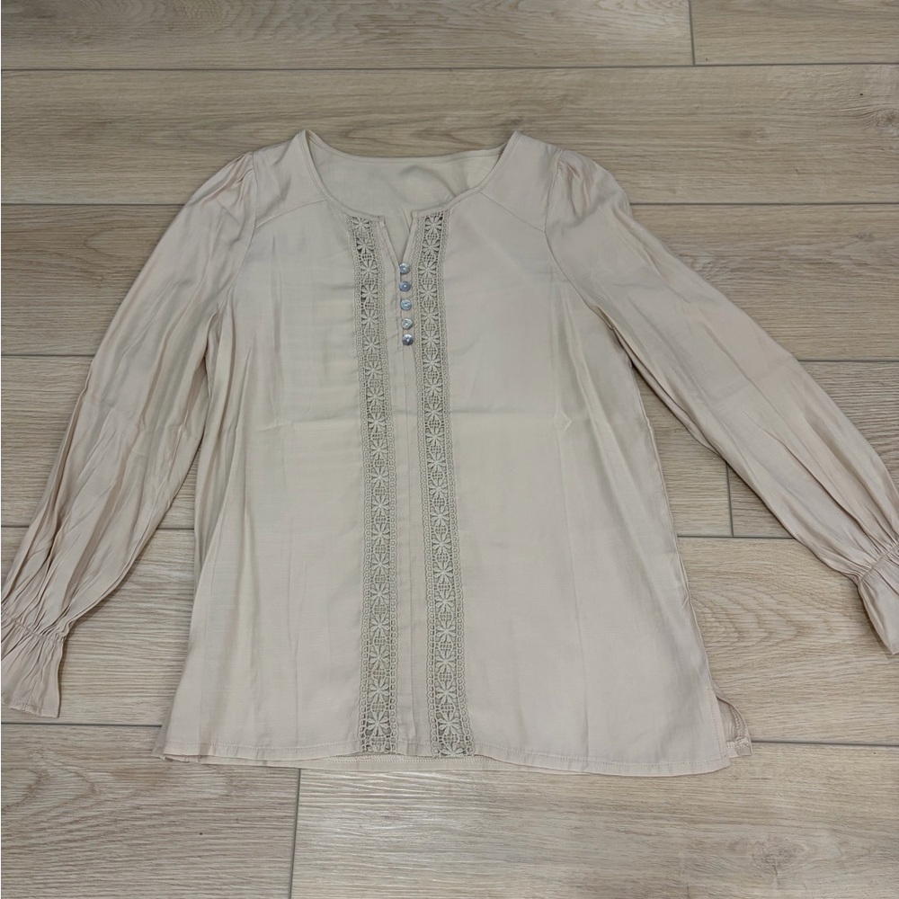 Elegant Western Boho Crochet Detail Cream Women's Top. Size medium.